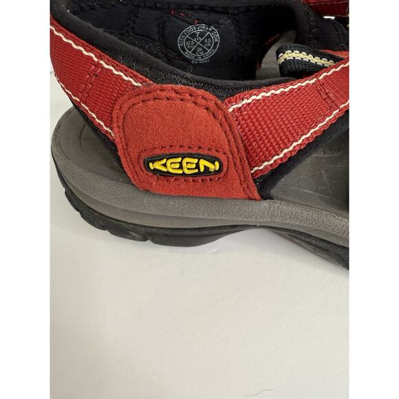 KEEN Newport H2 Sandals Red Closed Toe Waterproof Youth 5 Women 7 Hiking Outdoor - Picture 2 of 8